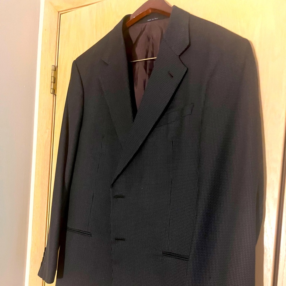 Men’s sport coat. Size 42. 32” sleeve. Great shape. Wool.